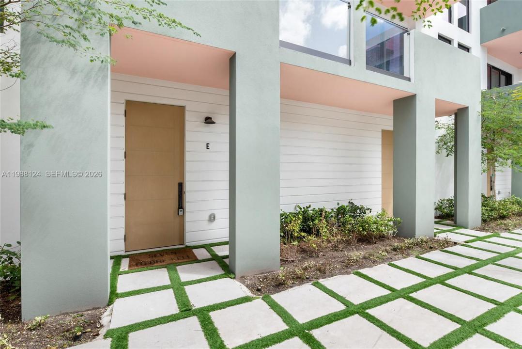 721 SW 11th Street E, Miami, Florida 33129, USA