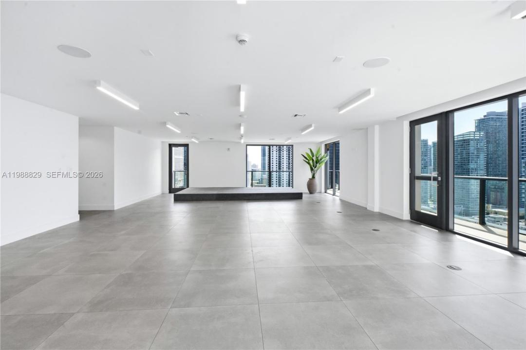 239 SW 9th St 2401, Miami, Florida 33130, USA