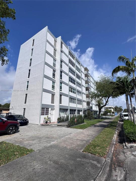 1400 SW 27th Ave 702, Miami, Florida 33145, Stati Uniti