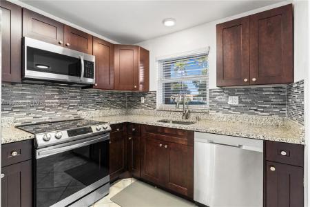9540 Sunrise Lakes Blvd 103, Sunrise, Florida 33322, USA