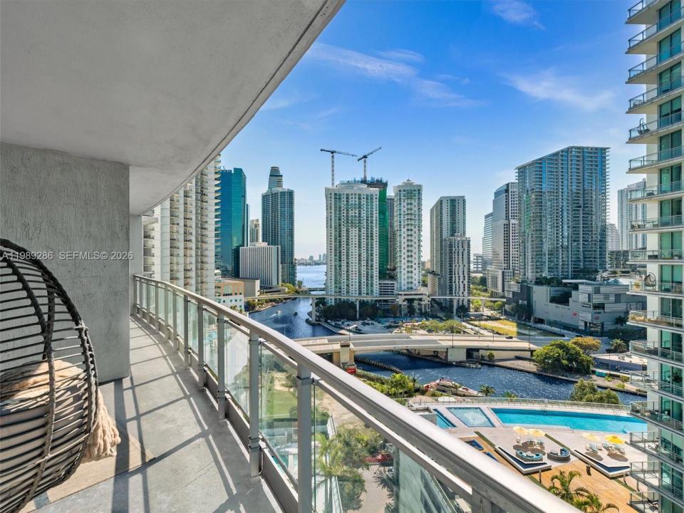 90 SW 3rd St 2013, Miami, Florida 33130, USA