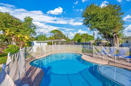 38 Miami Gardens Rd, West Park, Floride 33023, États-Unis