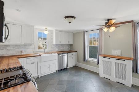 493 Turnpike Avenue, Portsmouth, RI 02871, USA