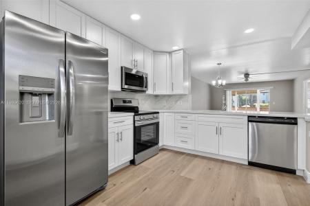 12500 SW 5th Ct 109M, Pembroke Pines, Florida 33027, USA