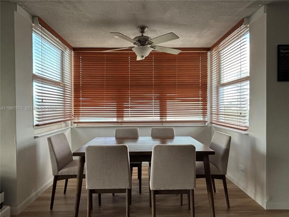 3660 NE 166th St 415, North Miami Beach, Flórida 33160, Estados Unidos