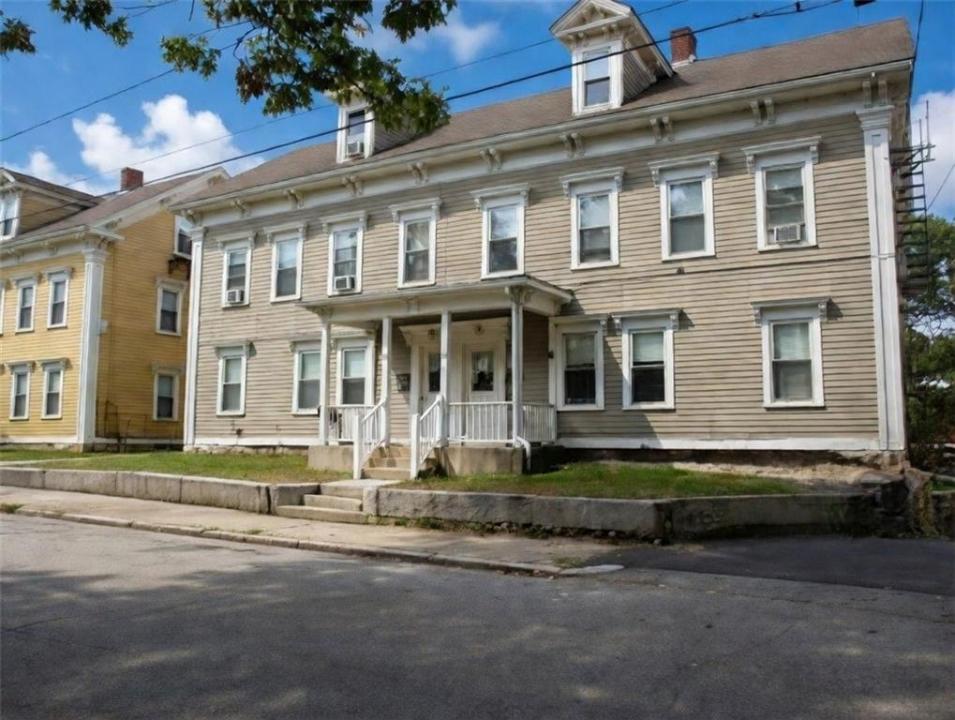 85 Orchard Street 1, Woonsocket, Rhode Island 02895, États-Unis