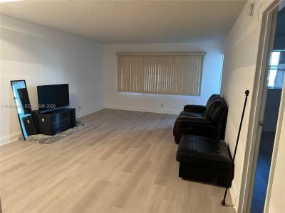 410 SE 2nd St 118, Hallandale Beach, Florida 33009, USA