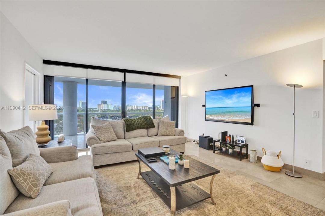 3598 Yacht Club Dr 702, Aventura, Florida 33180, USA