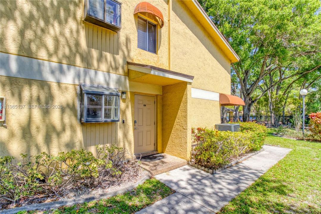 3095 N Oakland Forest Dr 104, Oakland Park, Floride 33309, États-Unis