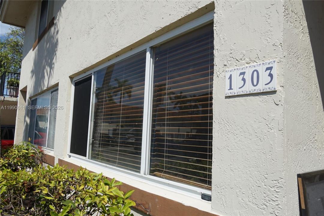 331 NW 82nd Avenue 1303, Miami, Florida 33126, USA