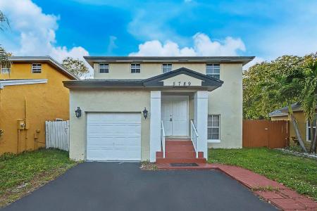 5789 Woodland Point Drive, Tamarac, Florida 33319