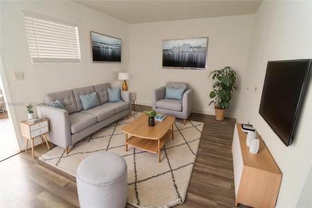 951 SW 7th St 2, Miami, Florida 33130, USA