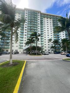 19390 Collins Ave 123, Sunny Isles Beach, Florida 33160, USA