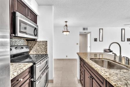 2796 S University Dr 2104, Davie, Florida 33328, USA