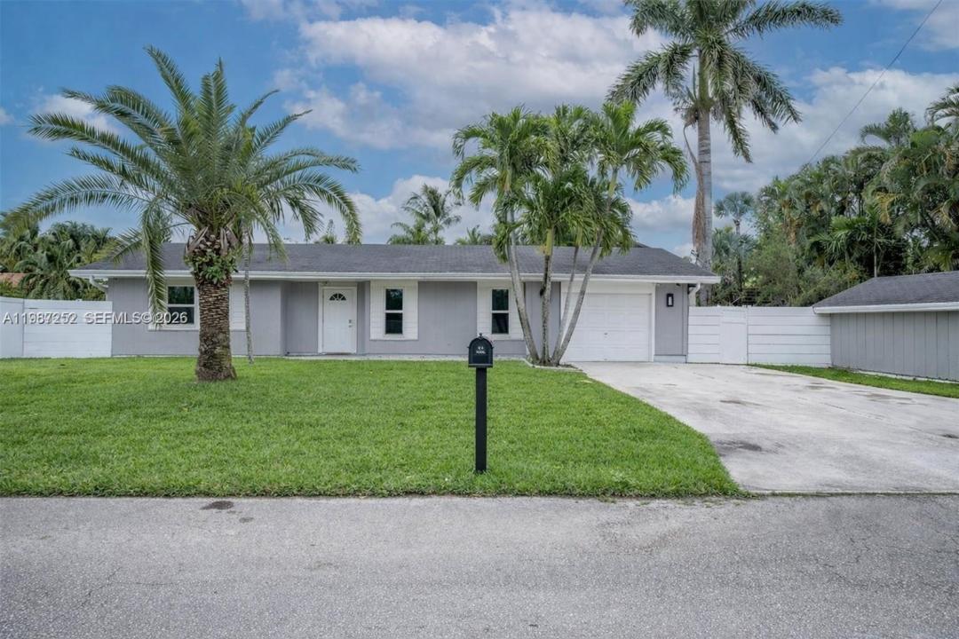 4541 SW 28th Ter, Dania Beach, Florida 33312, USA