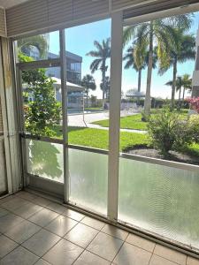 2998 E Sunrise Lakes Dr 111, Sunrise, Florida 33322, USA