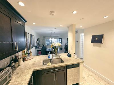450 Paradise Isle Blvd 102, Hallandale Beach, Florida 33009, USA