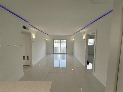 9915 W Okeechobee Rd 2-201, Hialeah Gardens, Florida 33016, HOA KỲ