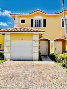 521 Princess Drive 521, Margate, Florida 33068