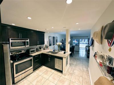 450 Paradise Isle Blvd 102, Hallandale Beach, Florida 33009, USA