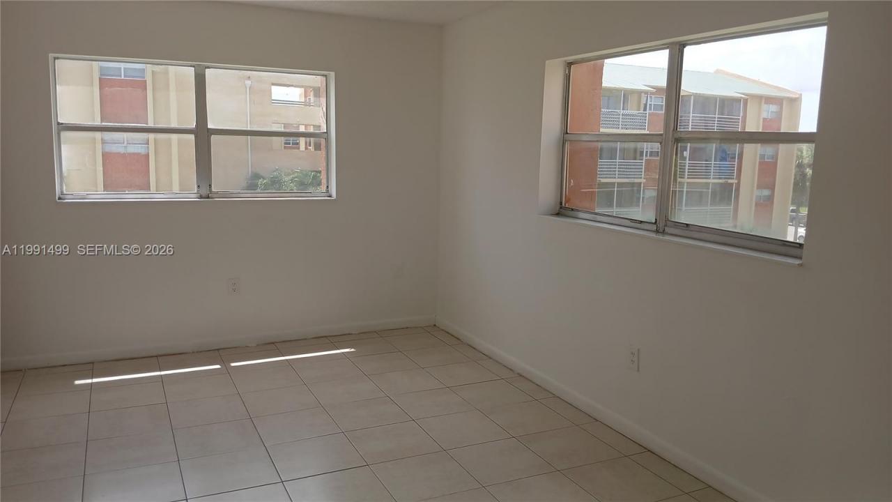 3610 NW 21st St 313, Lauderdale Lakes, Floryda 33311, USA
