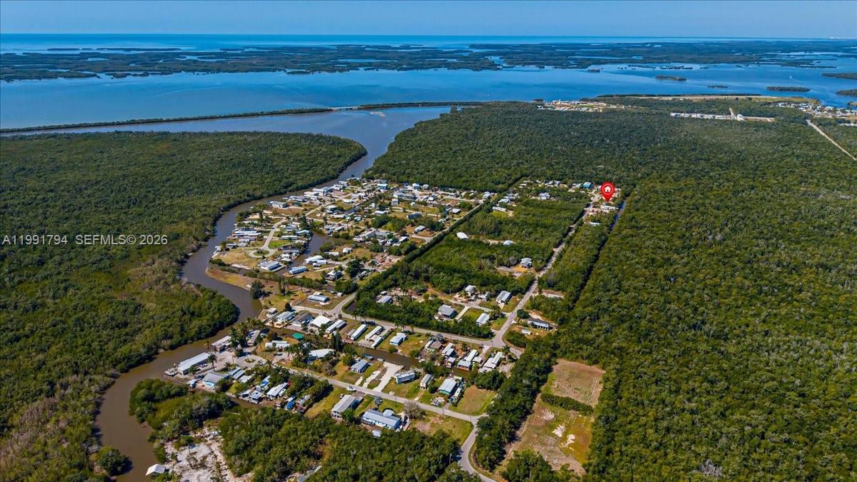 25 & 26 Plantation Dr., Everglades City, Floride 34141, États-Unis