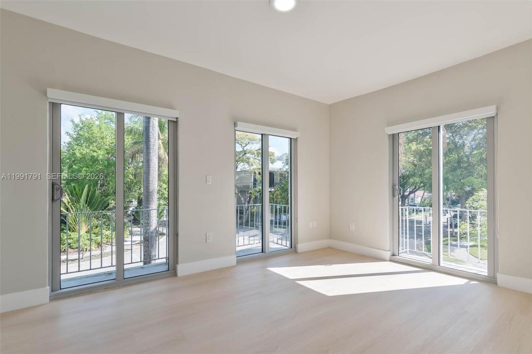 694 NE 76th St 6, Miami, Floride 33138, États-Unis