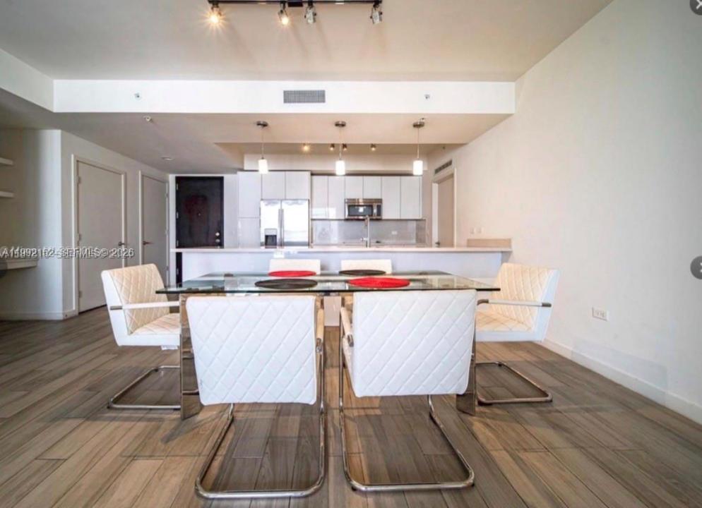 999 SW 1st Ave 2105, Miami, Floride 33130, États-Unis