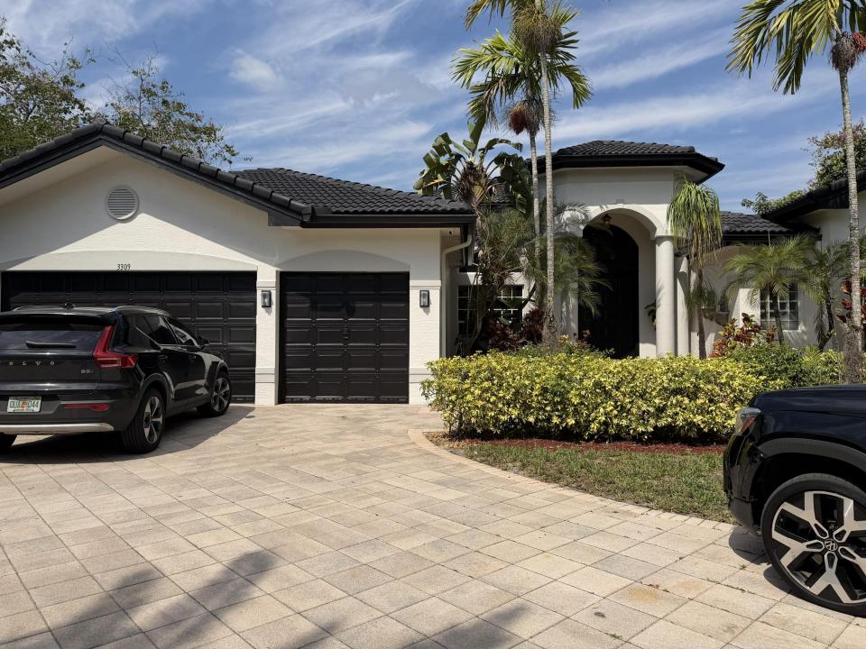 3309 Bradenham Lane, Davie, Florida 33328