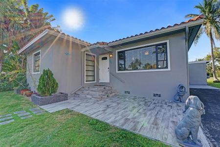 529 NW 8th St, Dania Beach, Florida 33004, USA