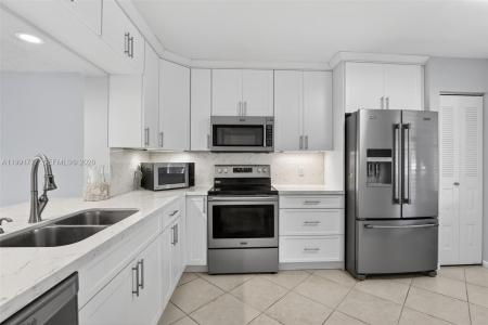 901 SW 128th Ter 102A, Pembroke Pines, Florida 33027, USA