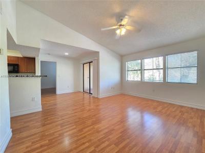 15650 SW 105th Ln 502, Miami, Florida 33196, USA