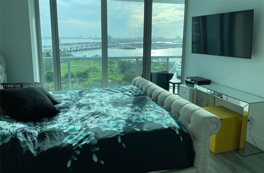 888 Biscayne Blvd 1810, Miami, Florida 33132, USA