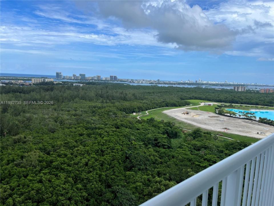 14951 Royal Oaks Ln 1706, North Miami, Florida 33181, USA