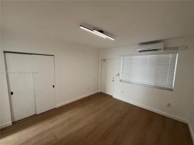7035 NE 4th Ct 4, Miami, Floryda 33138, USA