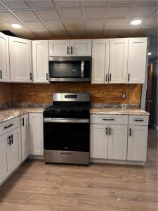 24 Lewis Street 2, North Providence, 羅德島州 02904, 美國