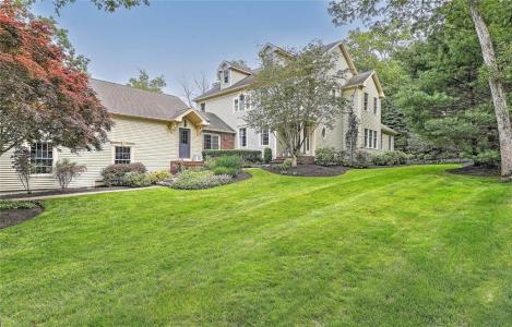 10 Owl Tree Lane, East Greenwich, RI 02818, USA