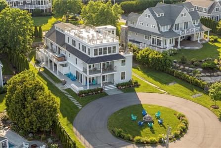 592 Tuckerman Avenue, Middletown, RI 02842, USA