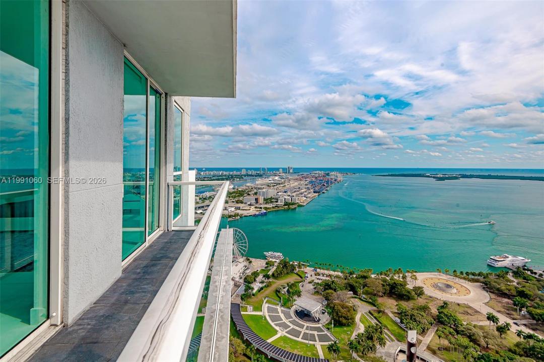 244 Biscayne Blvd UPH-4907, Miami, Flórida 33132, Estados Unidos