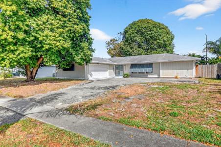 320 Riverdale Road, Palm Springs, Florida 33461, USA