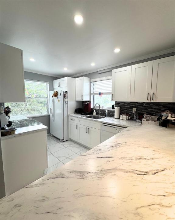 3776 Inverrary Blvd 301R, Lauderhill, Floryda 33319, USA