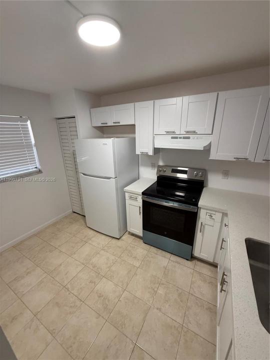 860 NE 207th Ter 8-106, Miami, Floride 33179, États-Unis