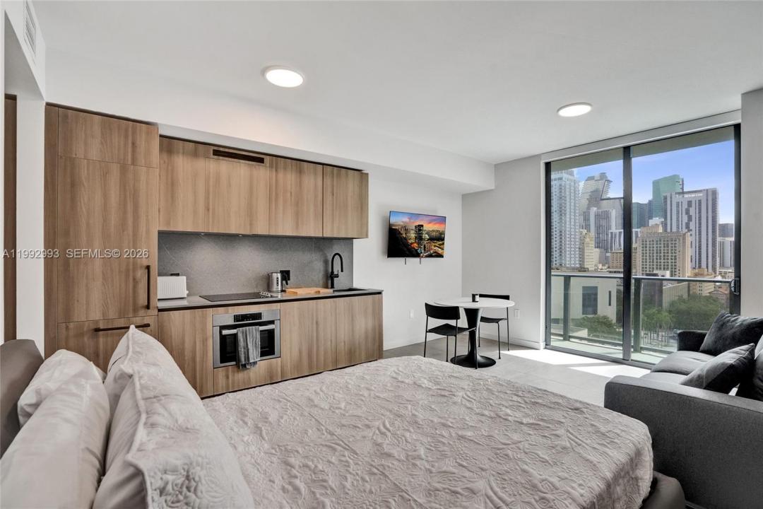 121 NE 5th Street 1404, Miami, Florida 33132, USA