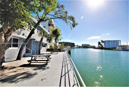 8260 Byron Ave 13, Miami Beach, Florida 33141, USA