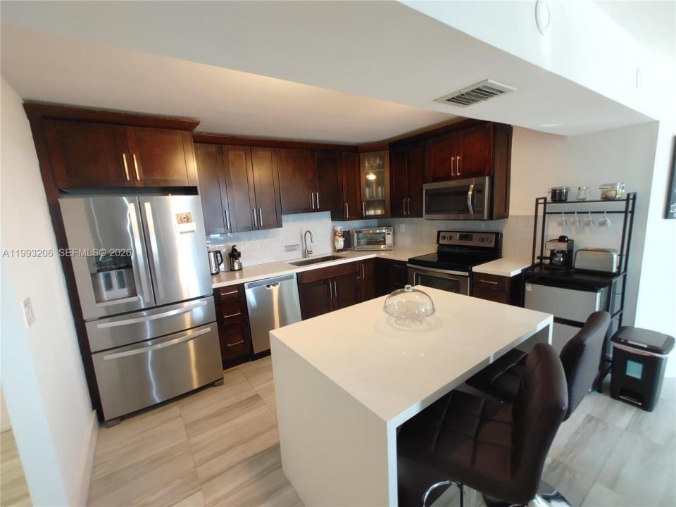 7135 Collins Ave 525, Miami Beach, Florida 33141, Stati Uniti