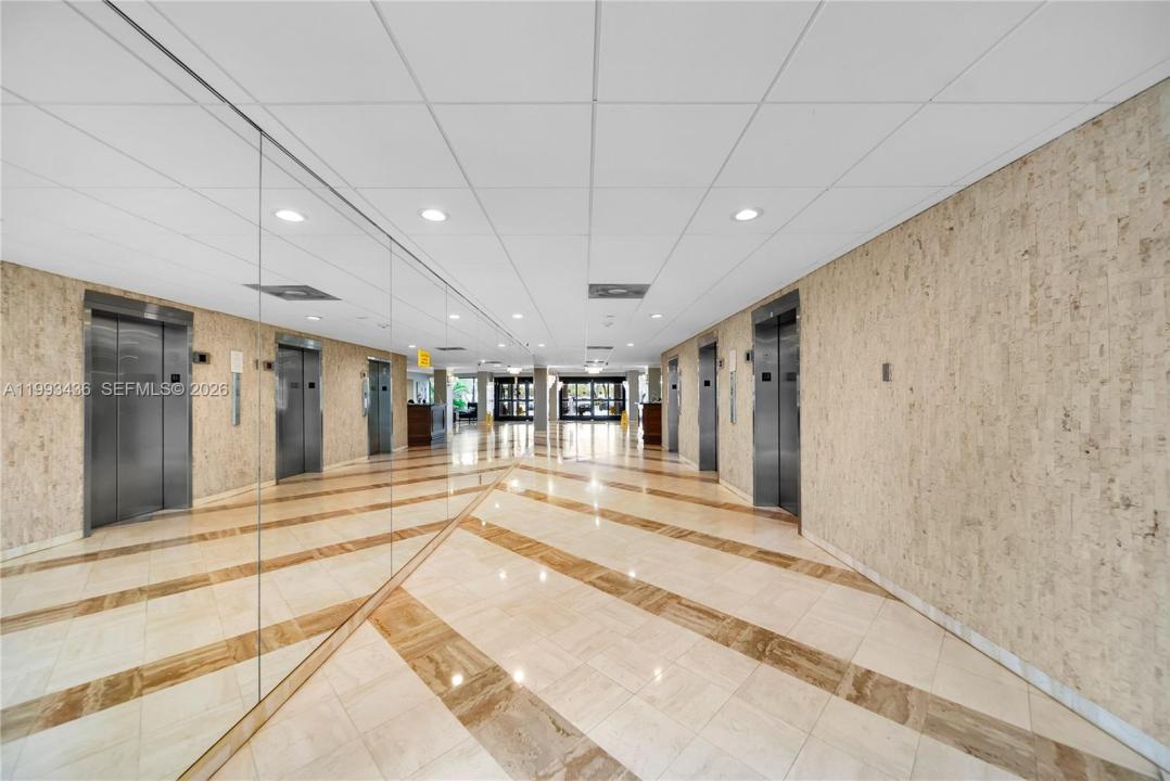 3800 Hillcrest Dr 1007, Hollywood, Florida 33021, USA
