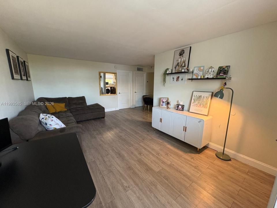 910 Michigan Ave 505, Miami Beach, Florida 33139, USA