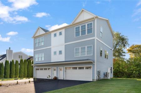 24 Wanda Street B, Narragansett, RI 02882, USA