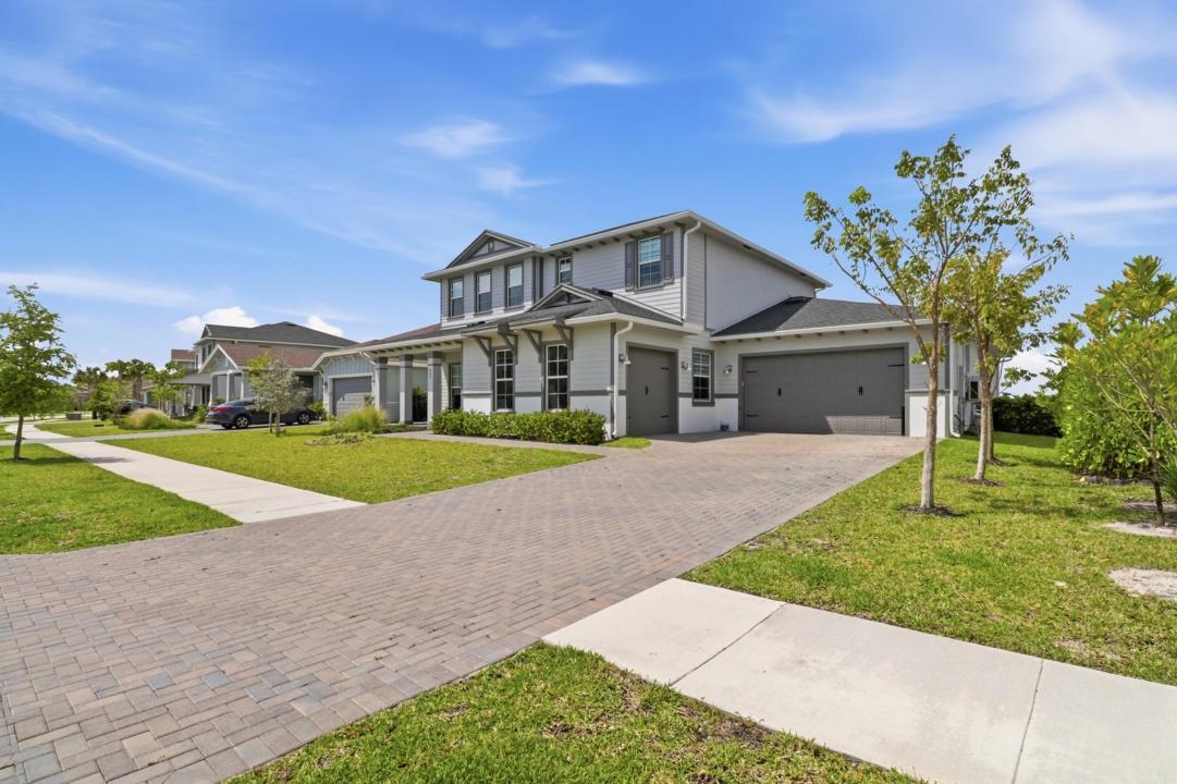 655 Hookline Circle, Loxahatchee, Florida 33470