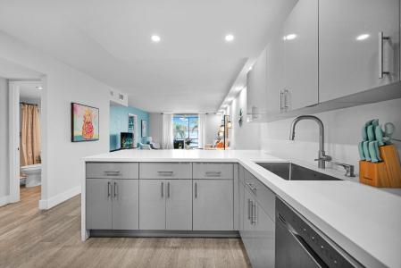 400 SE 10th Street 303, Deerfield Beach, Florida 33441, USA